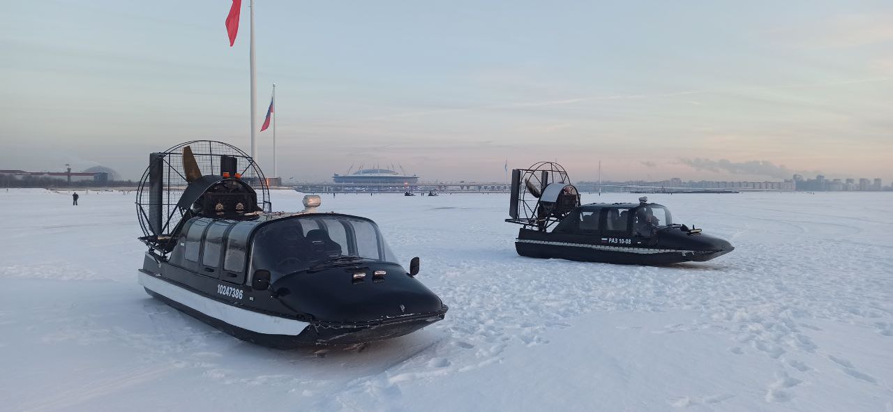 Аэросани на льду Финского залива
